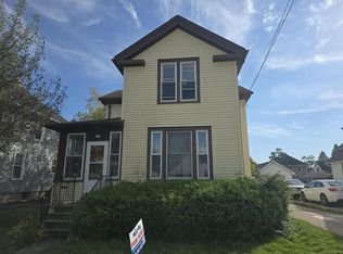 317 W 14th Ave #A, Oshkosh, WI 54902