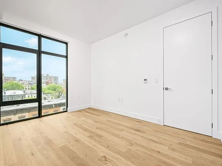 597 Grand St #915 — Photo 7