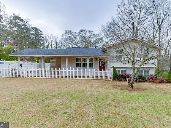 4th image of 206 College Cir