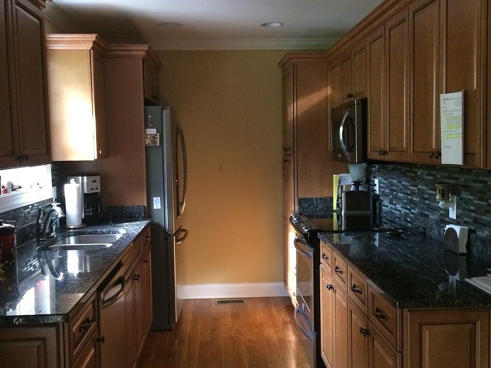 1st image of 137 Bridgewater Ct