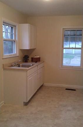 3rd image of 2330 Villa Ave