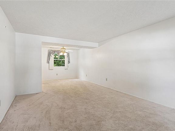 5th image of 721 Chatsworth Dr