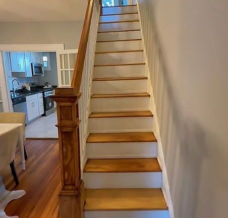 3rd image of 2330 Lauretta Ave