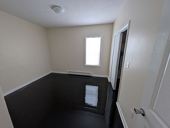4th image of 137 N Pearl St