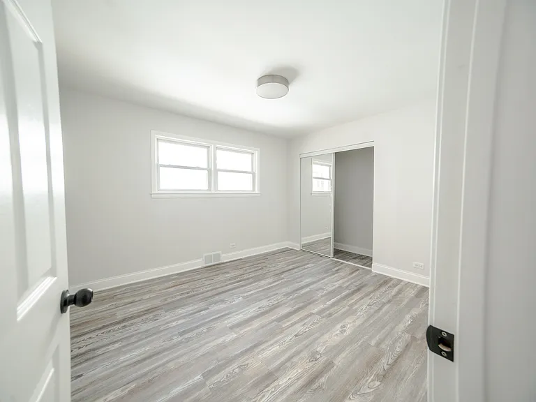 2242 N Lavergne Ave #2 — Photo 8