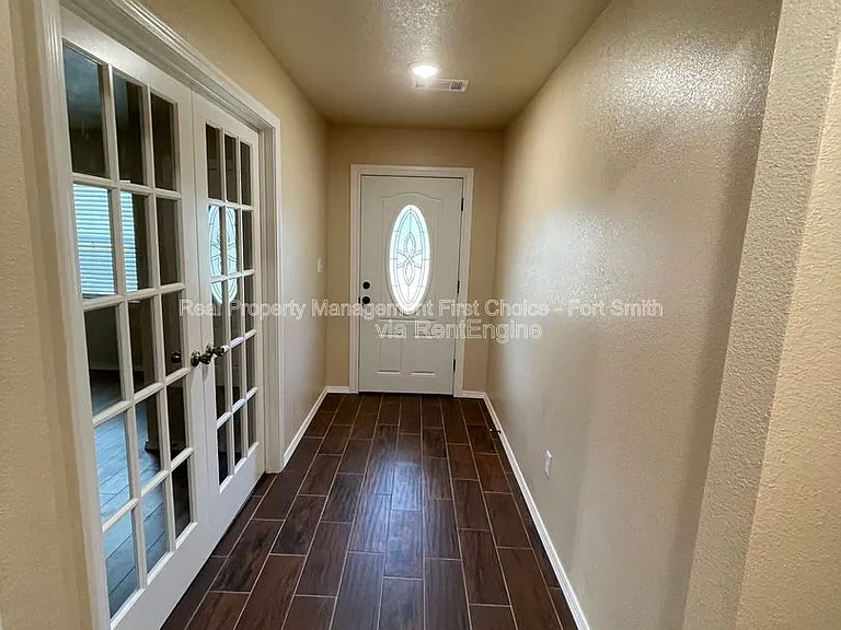16 Charmont Dr — Photo 2