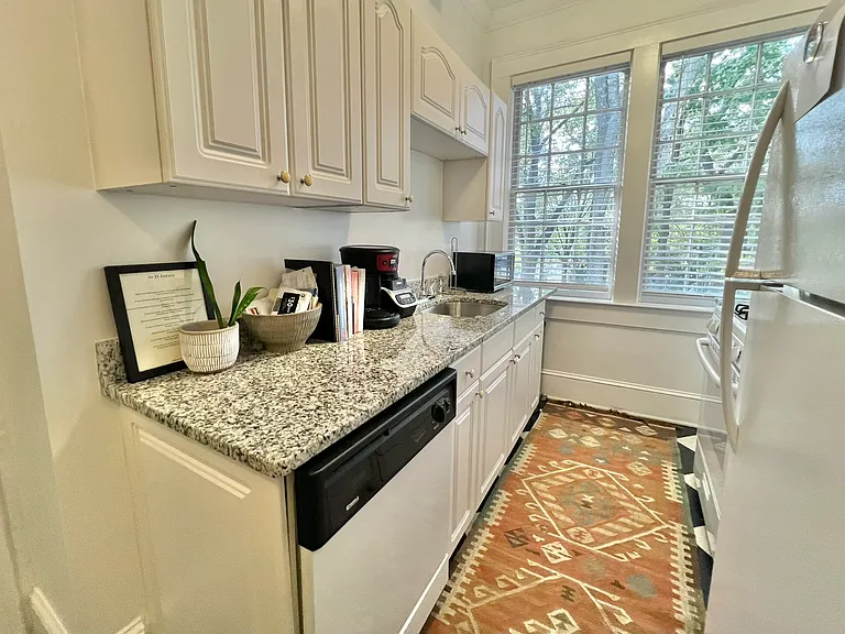 Virginia Court Apartments — Photo 28