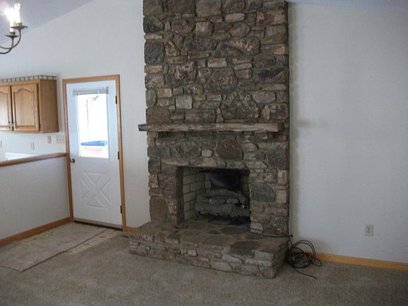 4th image of 111 Twin Hollow Ln