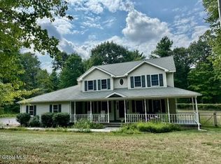 6 Edward Dr, West Sand Lake, NY 12196
