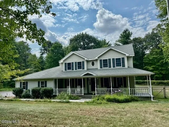 6 Edward Drive, West Sand Lake, NY 12196