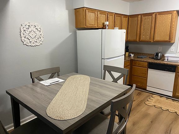 3rd image of 1190 Merewood Dr #B