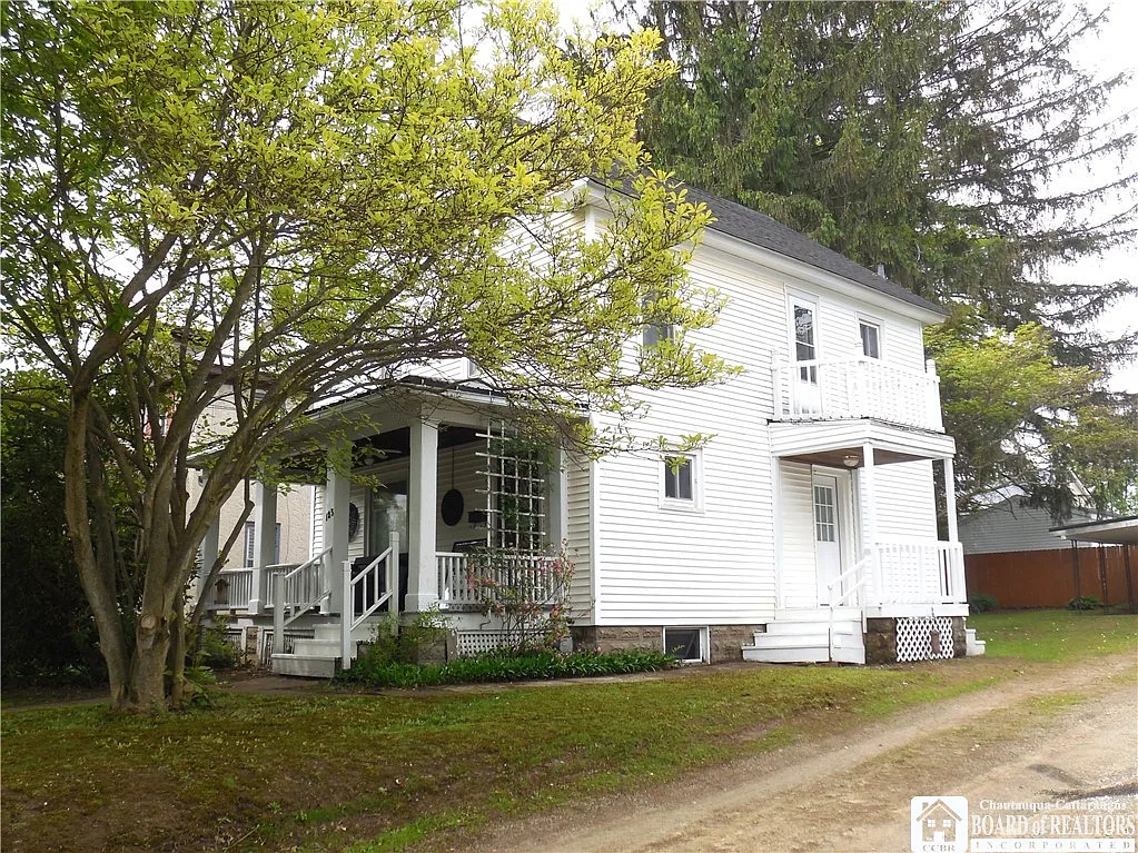 123 N Dow St photo 1