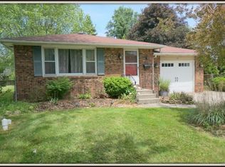 16 Sunshine Dr, Amherst, NY 14228