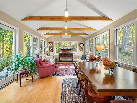 3rd image of 30 Berrywood Ln