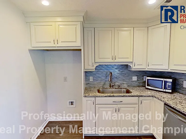802 Plainfield Ct — Photo 9