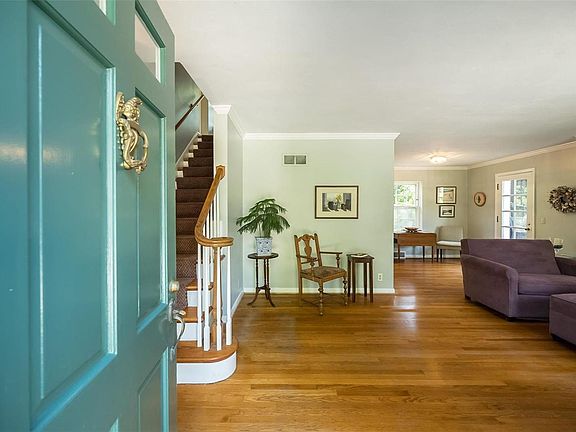 3rd image of 7052 Northmoor Dr