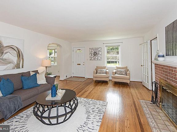2nd image of 4421 1st St S