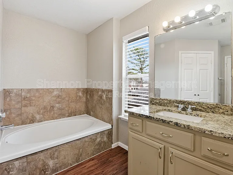 3327 Shady Glen Ln — Photo 18