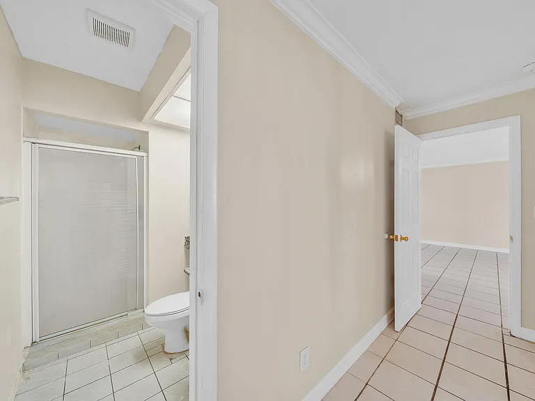 221 NW 43rd Pl — Photo 26