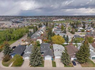 44 SW Scenic Cove Cir NW, Calgary, AB T3L 1N1