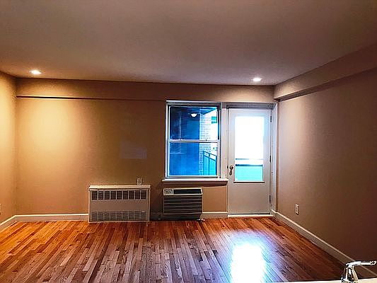 5th image of 16-66 Bell Blvd #733