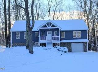 130 Rodeo Dr, Hawley, PA 18428