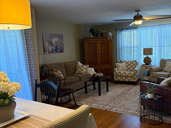 2nd image of 46 Henry Street #46