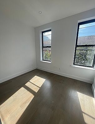4th image of 29 Greenpoint Ave #2