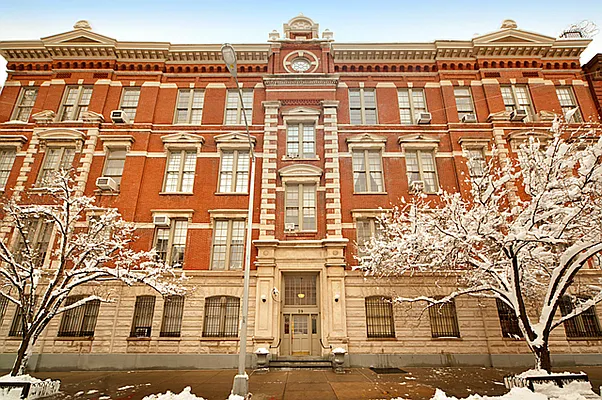 Rented by CORE | media 24