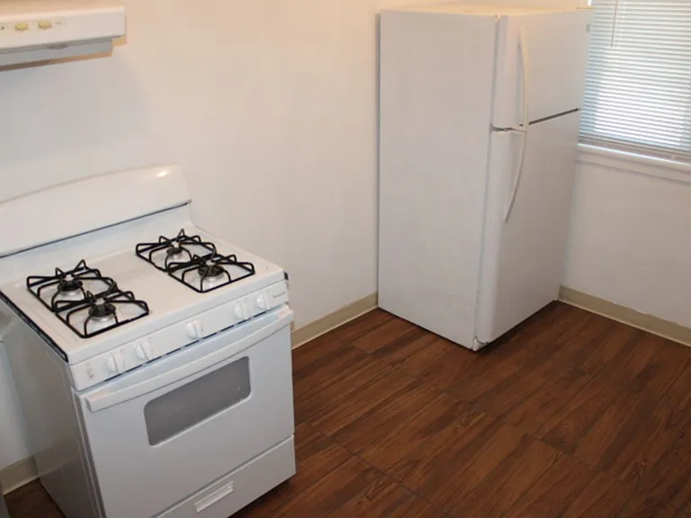2515 Manchester Ave — Photo 3