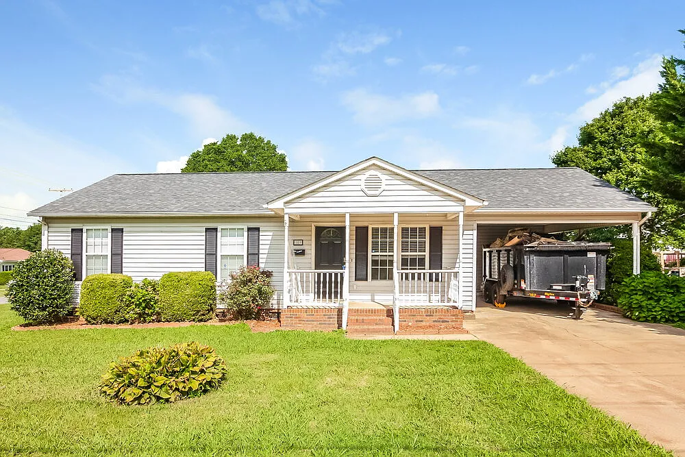 3 bed, 2.0 bath, 1080 sqft, $1,625 — Photo 1
