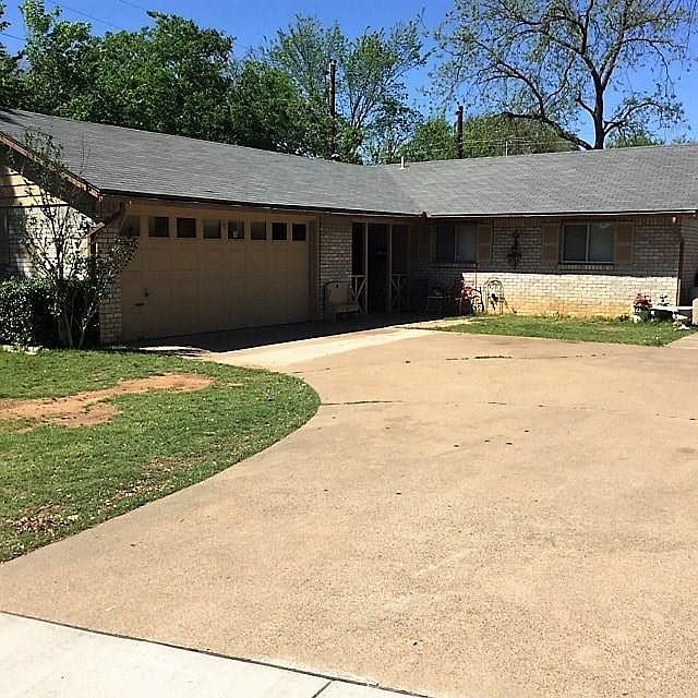 1st image of 600 Bayless Dr