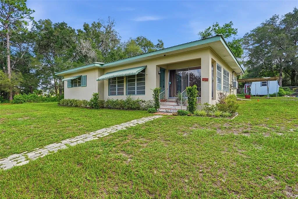 3 bed, 1.5 bath, 1500 sqft, $1,750 — Photo 2