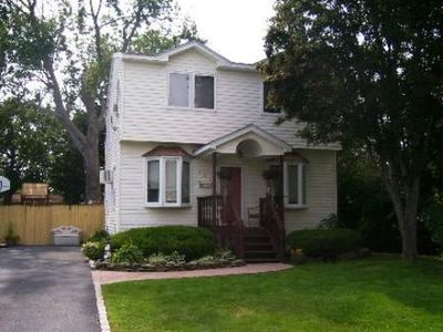 693 Adams Ave, Lindenhurst, NY, 11757