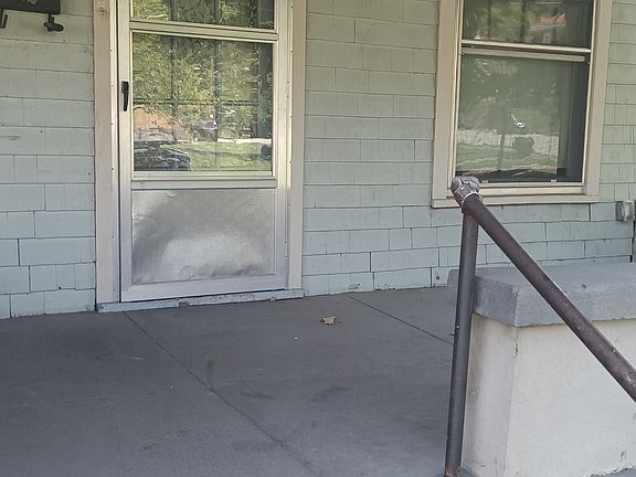 2nd image of 423 Steele St #2