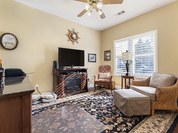 4th image of 648 W Ashland Avenue