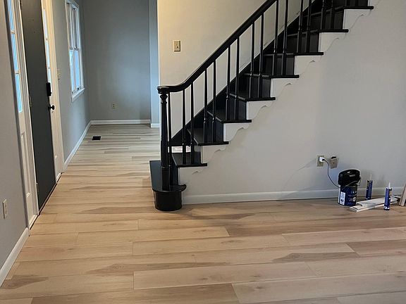 2nd image of 469 Broadway Ave
