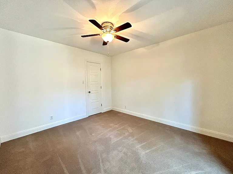 9108 Balcones Club Dr — Photo 16