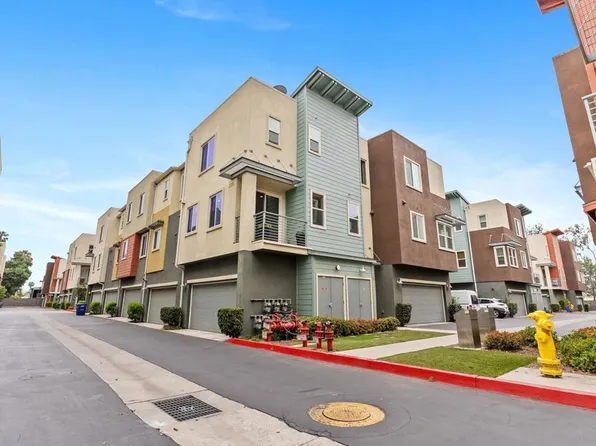 225 Royal Gln Unit 404, Escondido, CA 92025