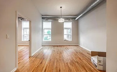 1537 N Milwaukee Ave — Photo 2