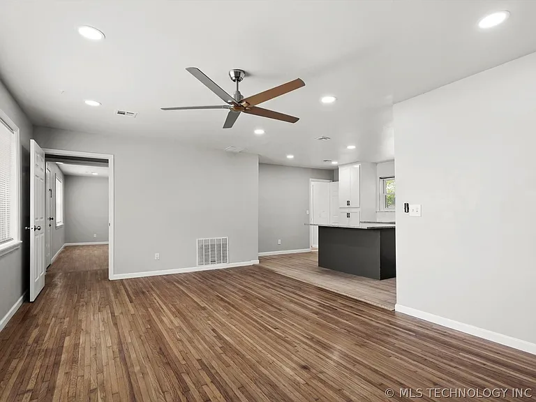 524 W Toledo St — Photo 4