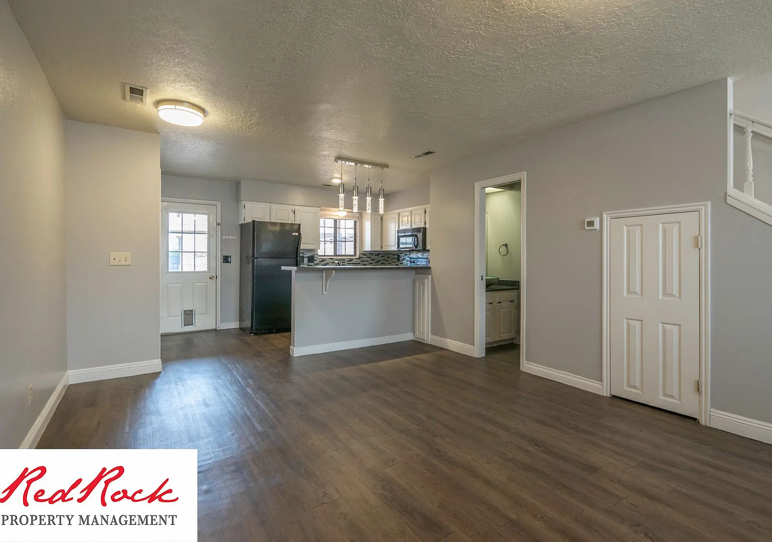 2 Bedroom Townhome with Balcony! — Photo 4