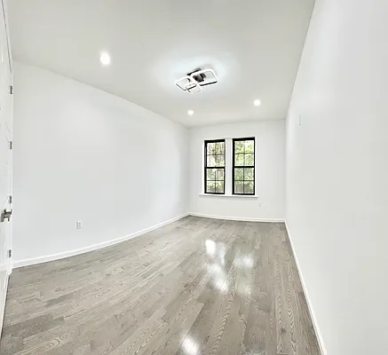 Rented by EastMount Realty LLC | media 8