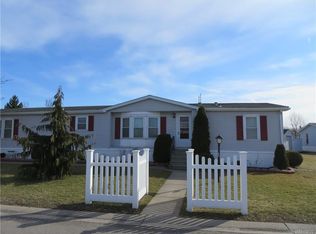 1051 Fernwood Dr, Lockport, NY 14094