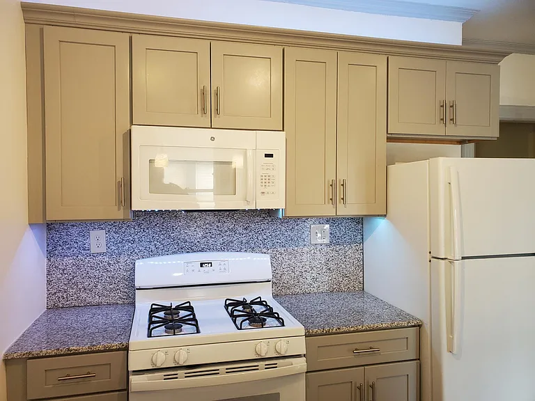 534 Yates St #A — Photo 2