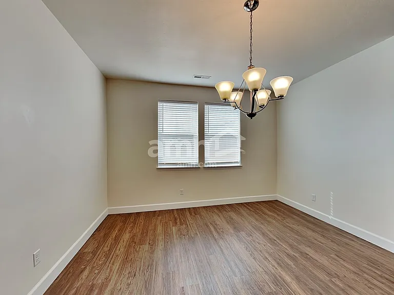 1511 S Horton St — Photo 8