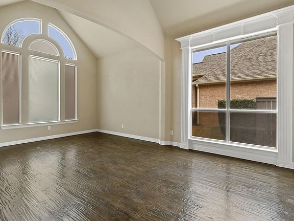 5th image of 1106 Longford Cir