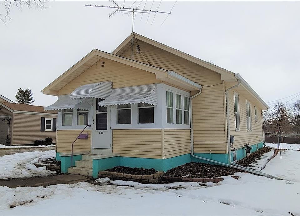 1st image of 609 S 1st St