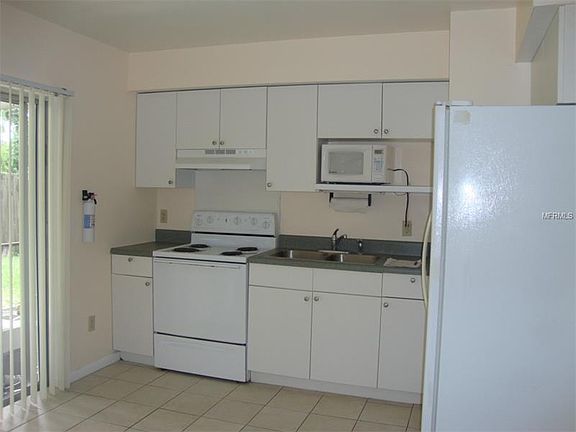 3rd image of 1108 E Lisa Ln