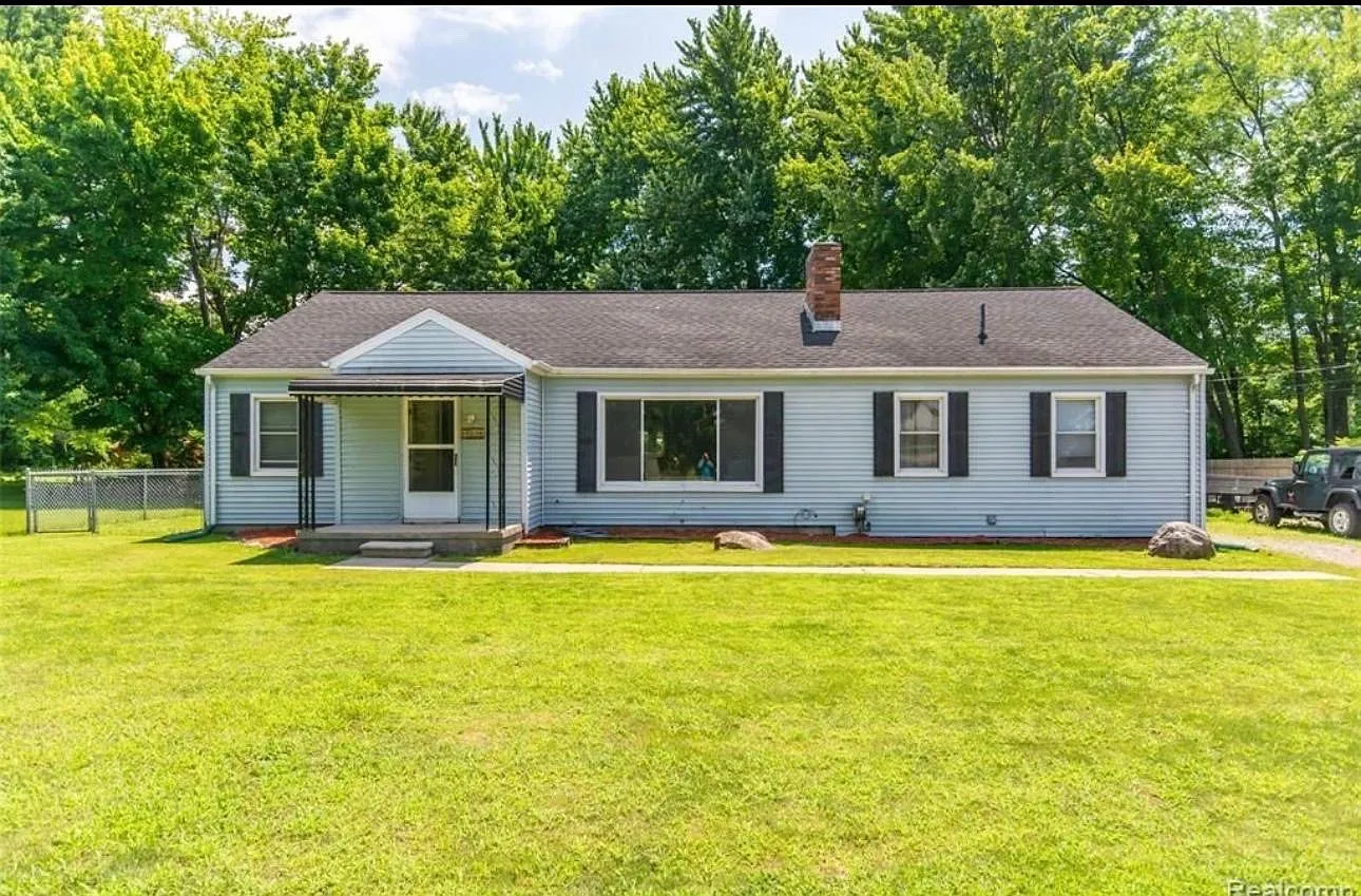 826 Michelson Rd — Photo 2